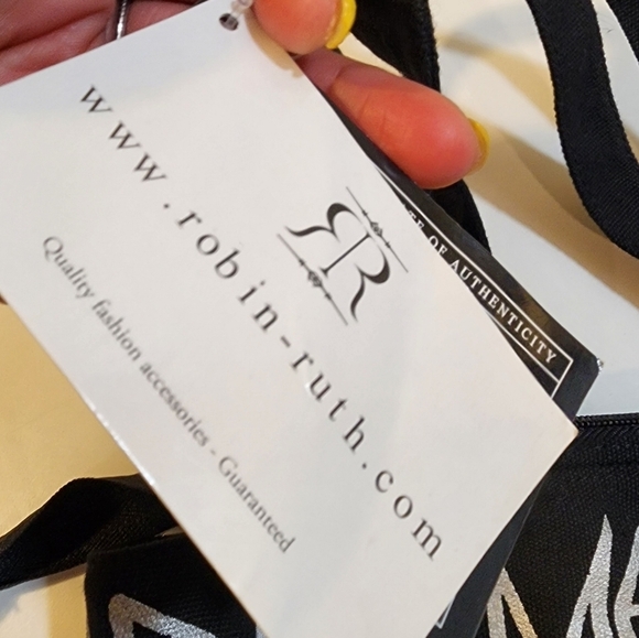 ROBIN RUTH Black Canvas Zip clousere Tote NWT - Picture 5 of 13